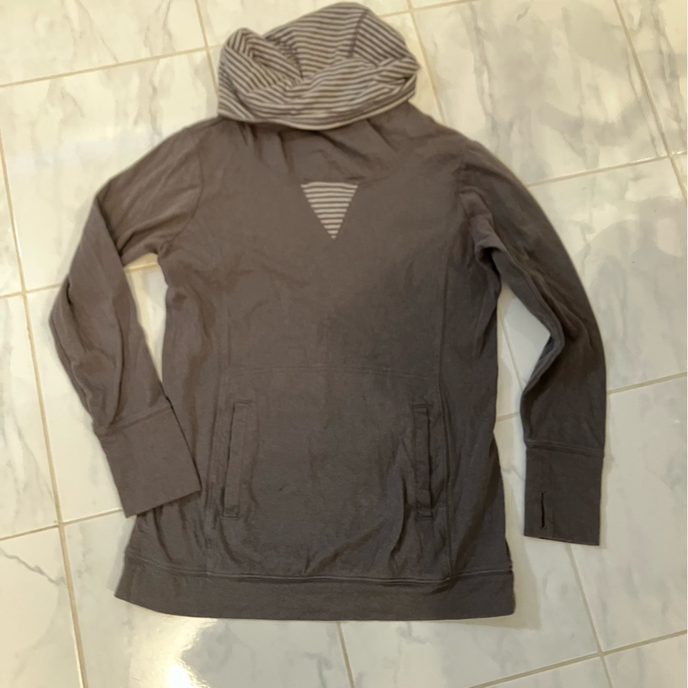 REI Gray turtleneck long sleeve shirt with Striped Accents and pockets!